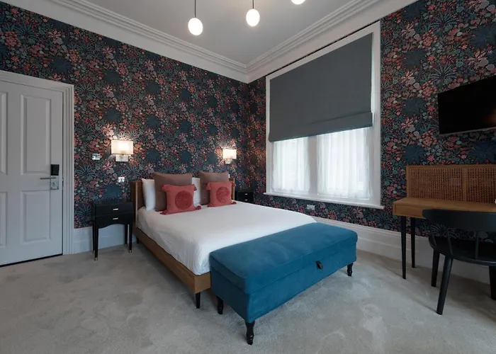 Top Cheap Hotels in Portsmouth for Budget Travelers