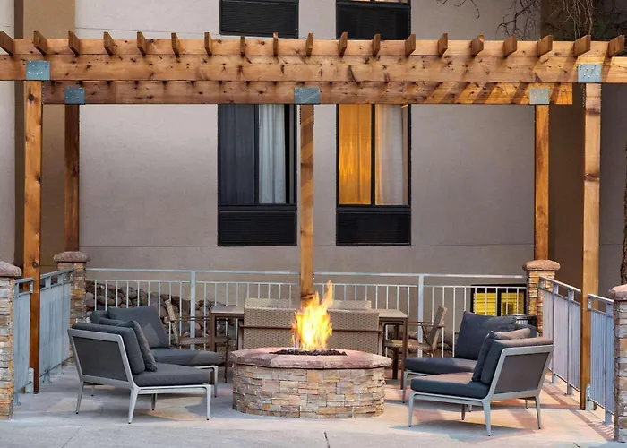 Flagstaff's Finest Hotels with Jacuzzi